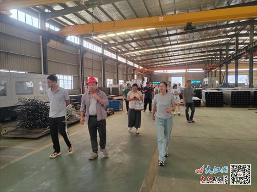 武宁县工业园区组织西坪片区开展 两区三线 企业环境整治提升工作现场观摩活动